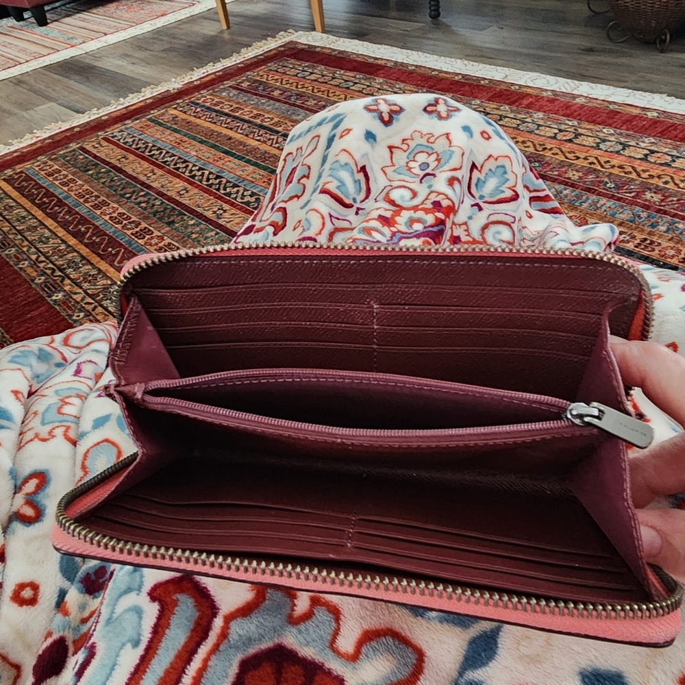 Coach zipper wallet with outside card pocket - Picture 4 of 4